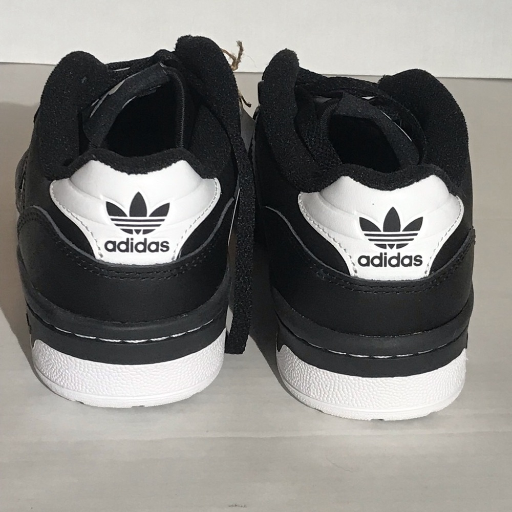 --Adidas RIVALRY LOW-- Black and White--             Size 6--Brand New with Tag- - Picture 5 of 11